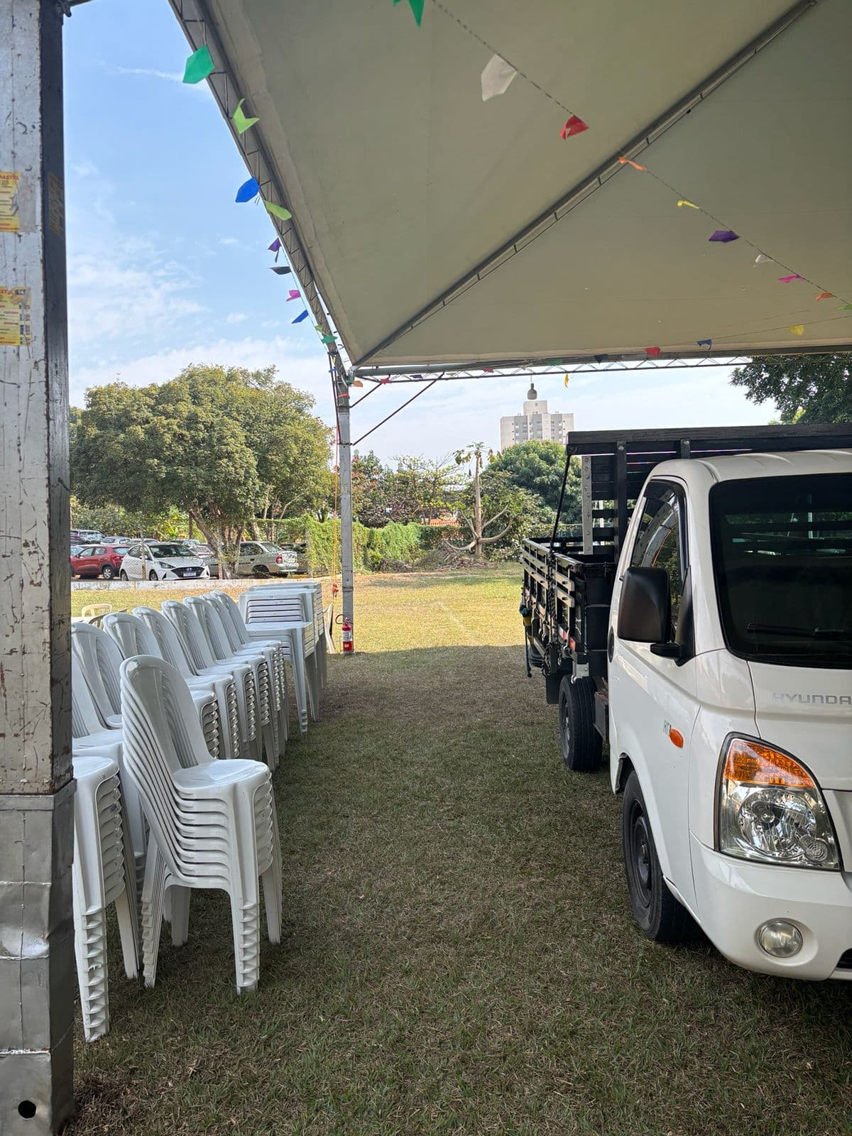 Mesas e cadeiras para aluguel - Imagem 1